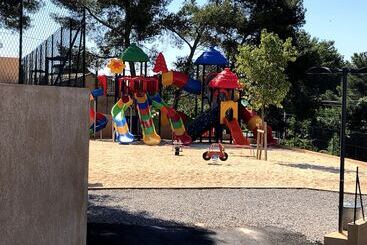 هتل La Cabane De Bob   Saint Raphael