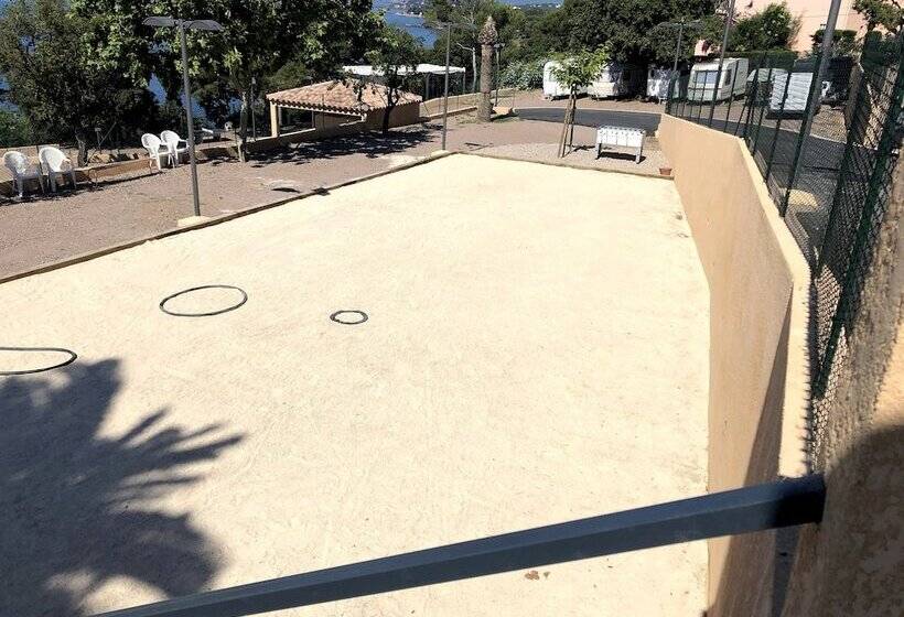 هتل La Cabane De Bob   Saint Raphael
