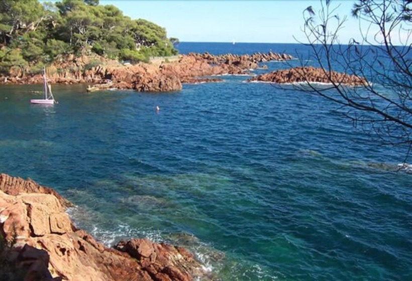 هتل La Cabane De Bob   Saint Raphael