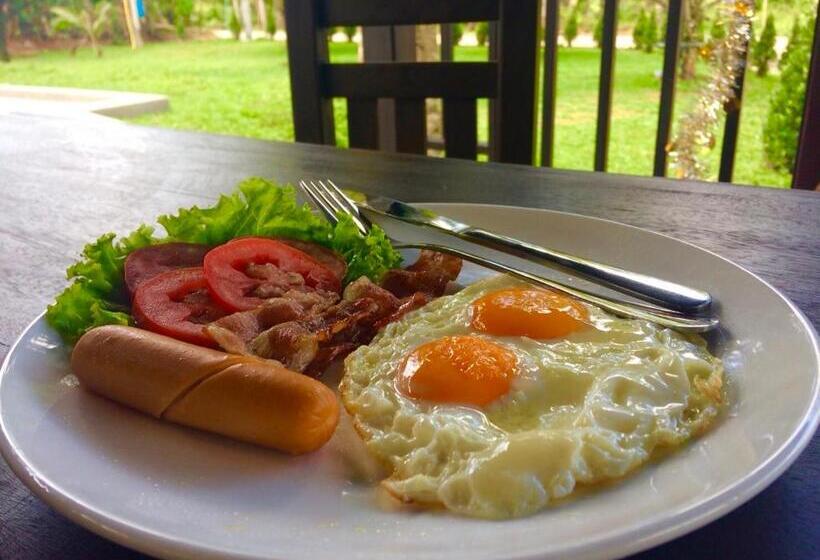 هتل The Retreat Khaolak Resort   Sha Extra Plus