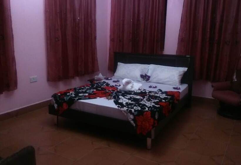 هتل Uroa White House Inn