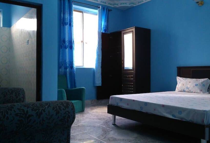 هتل Uroa White House Inn