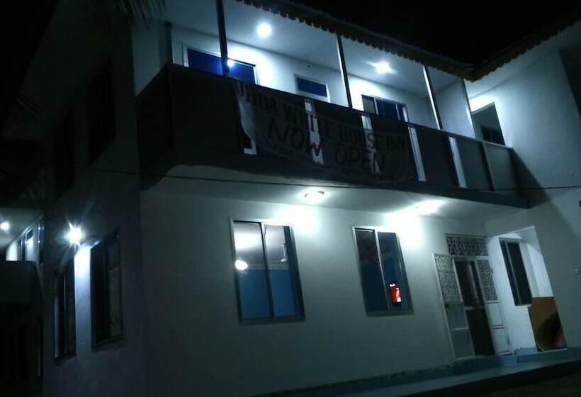 هتل Uroa White House Inn