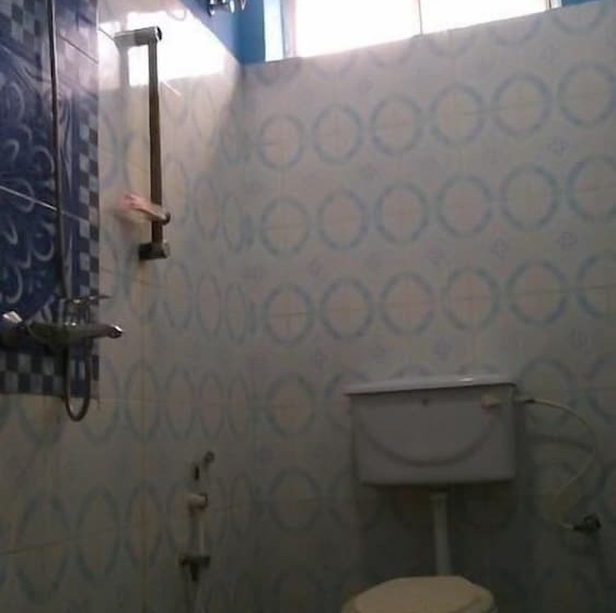 هتل Uroa White House Inn