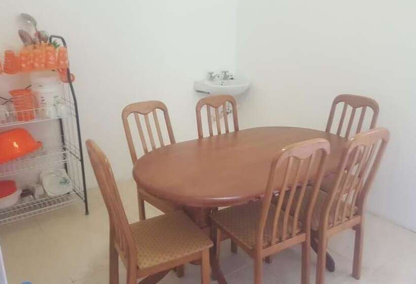 هتل Uroa White House Inn