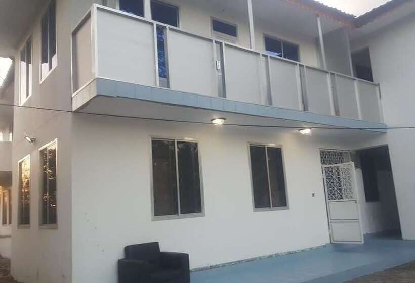 هتل Uroa White House Inn