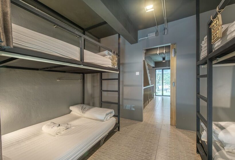 Sloth Hostel Don Mueang