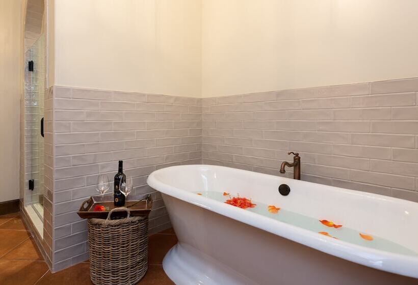 פונדק Europa Village Wineries And Resort