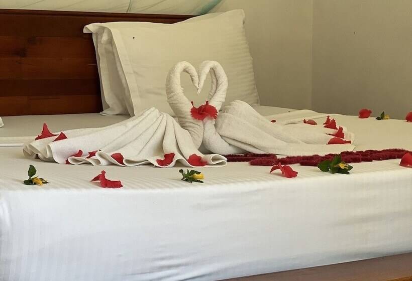 تختخواب و صبحانه Sky And Sand Zanzibar Beach Resort