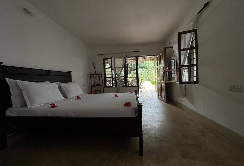تختخواب و صبحانه Sky And Sand Zanzibar Beach Resort