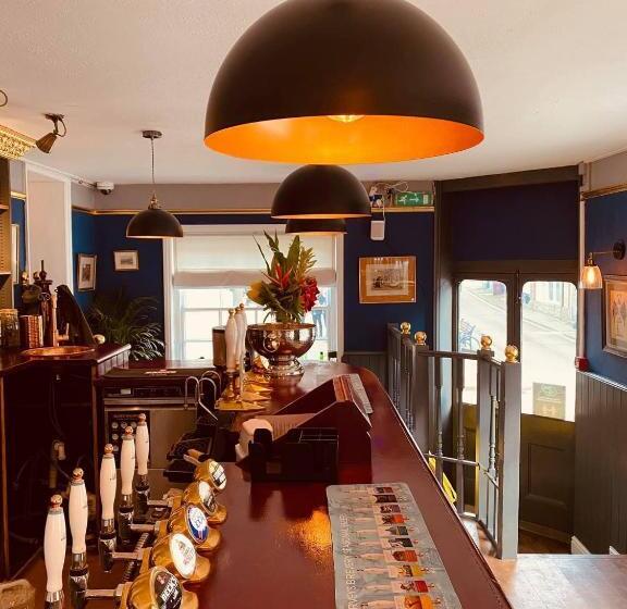 مبيت وإفطار The Swan Inn