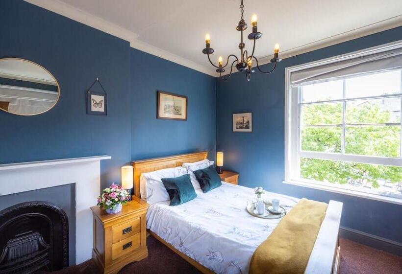 مبيت وإفطار The Swan Inn