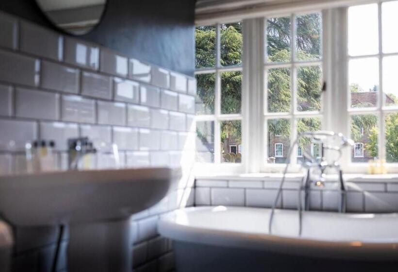 مبيت وإفطار The Swan Inn