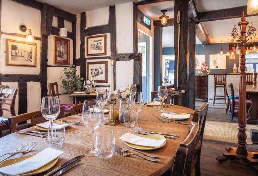 مبيت وإفطار The Swan Inn