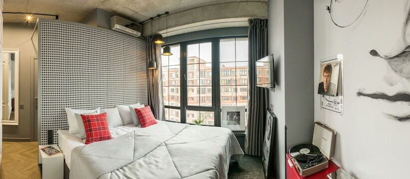 Design Hotel Rooms & Rumors