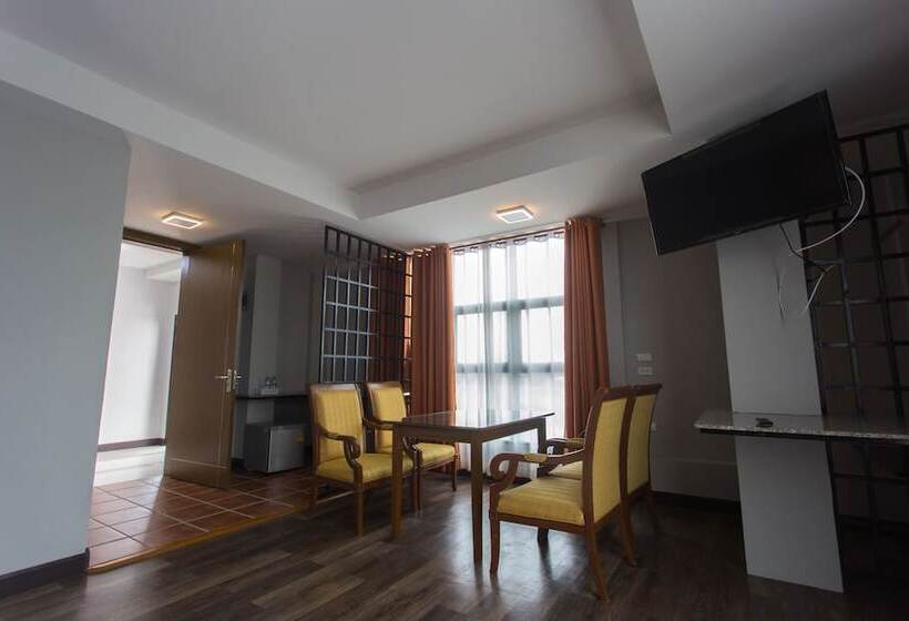 هتل Iron Resort&