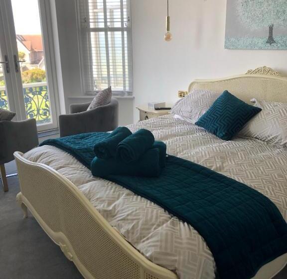 هتل Lazy Waves Boutique B&b