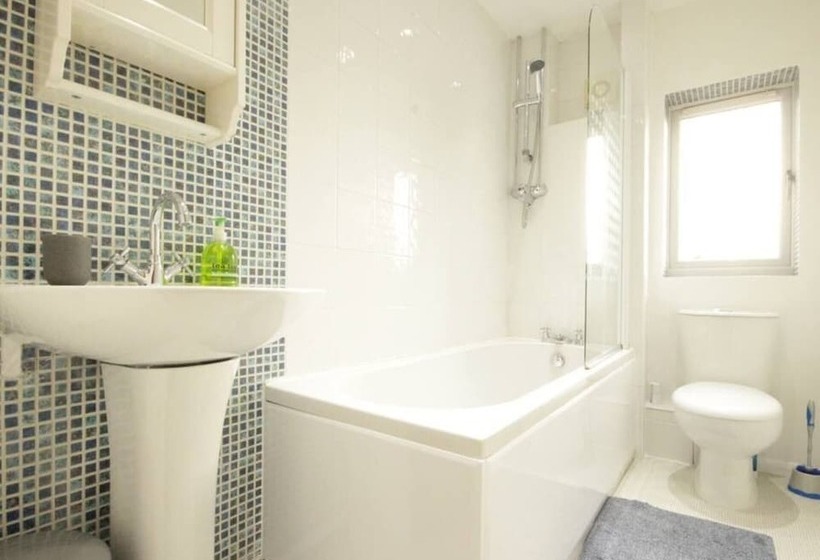 פנסיון Fantastic 2 Bed House In Hull. Garden, Sky Tv