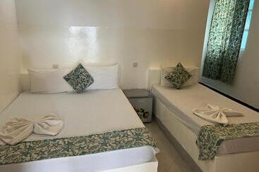هتل Sunseabar Beach Resort