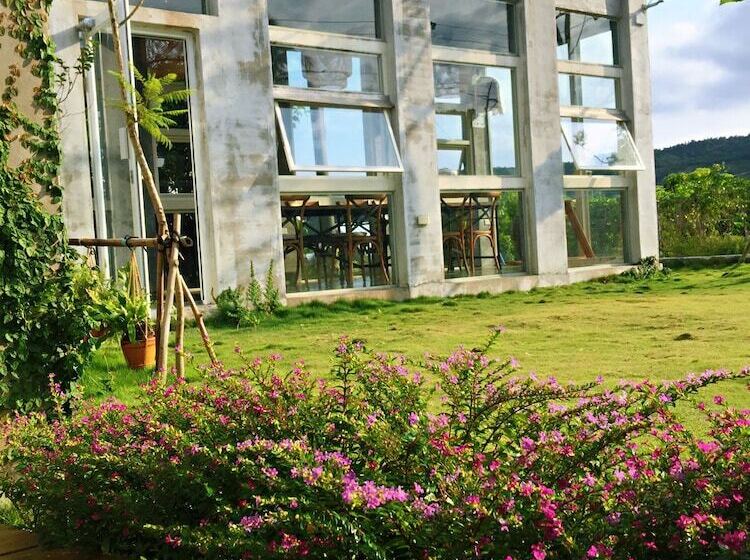 تختخواب و صبحانه Mooning The Hill