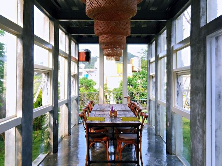 تختخواب و صبحانه Mooning The Hill