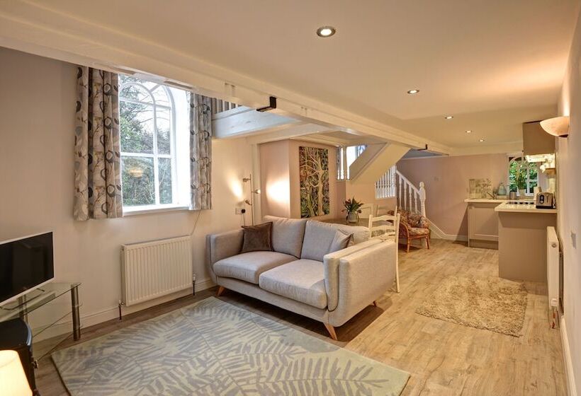 Holiday Cottages And North Star Apartment