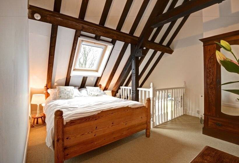 Holiday Cottages And North Star Apartment