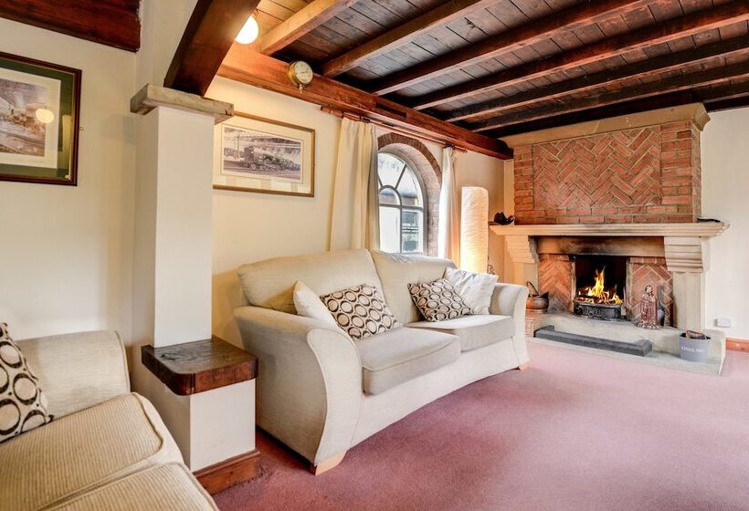 Holiday Cottages And North Star Apartment