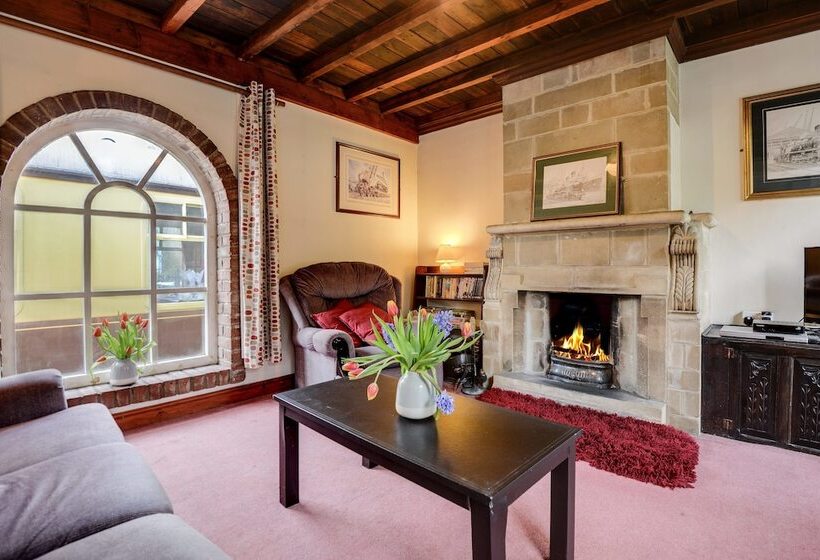 Holiday Cottages And North Star Apartment