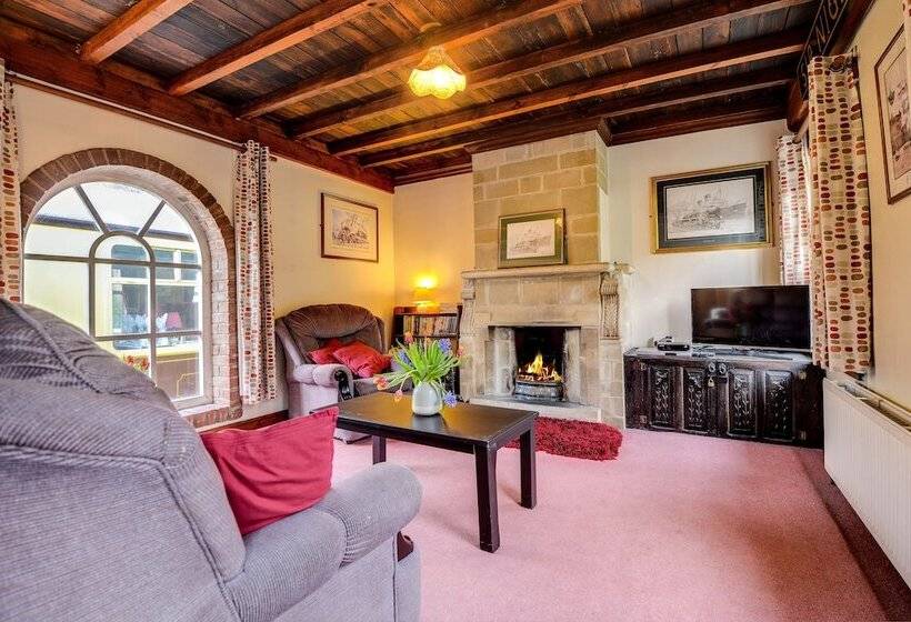 Holiday Cottages And North Star Apartment