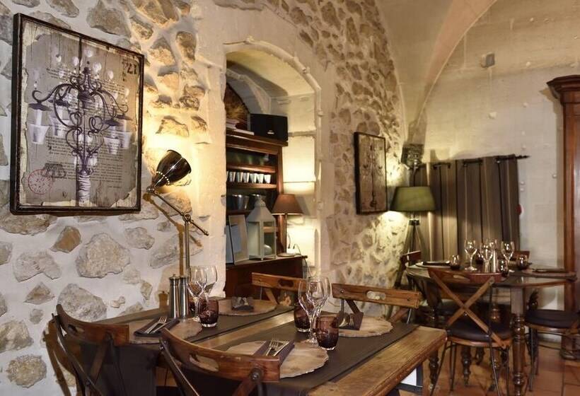 فندق Hôtel Restaurant L Oustaloun