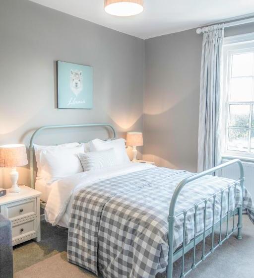 ホテル The Saracens Head