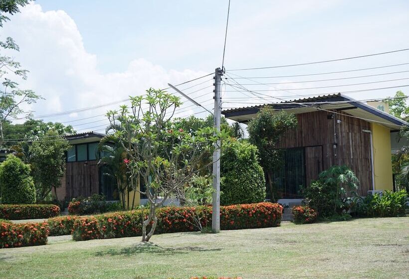 هتل The Lampang Villa