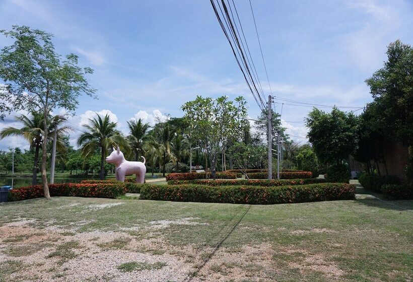 هتل The Lampang Villa