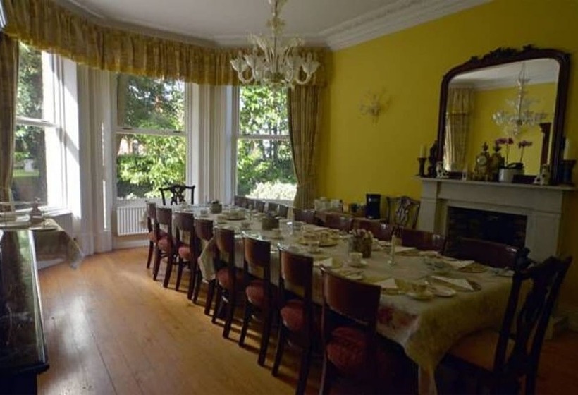 پانسیون Glenmore Manor Guesthouse
