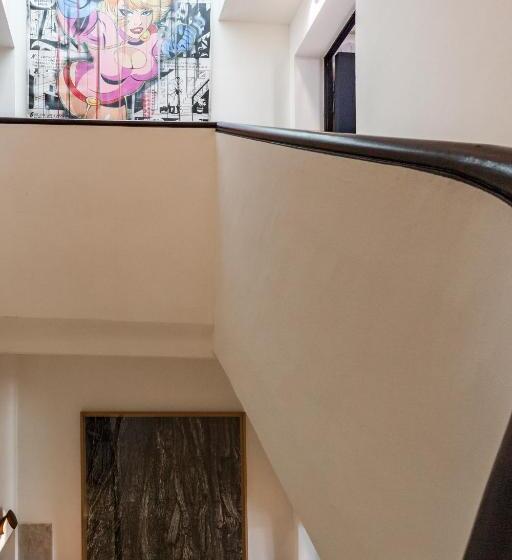 پانسیون Maison Du Collectionneur