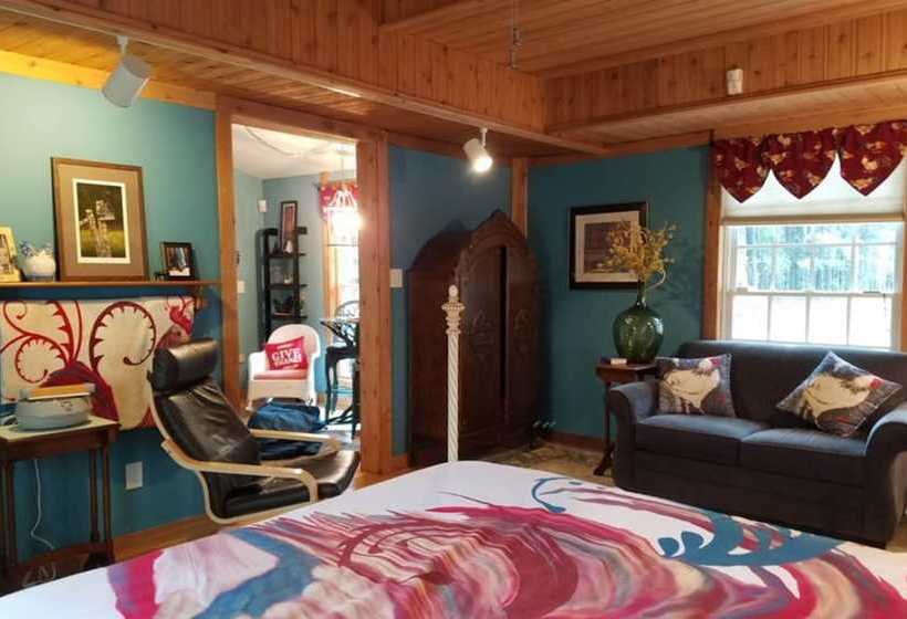 Silly Chickens Lodge B&b