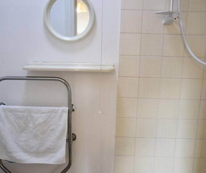 The Marlborough Sea View Holiday Apartments