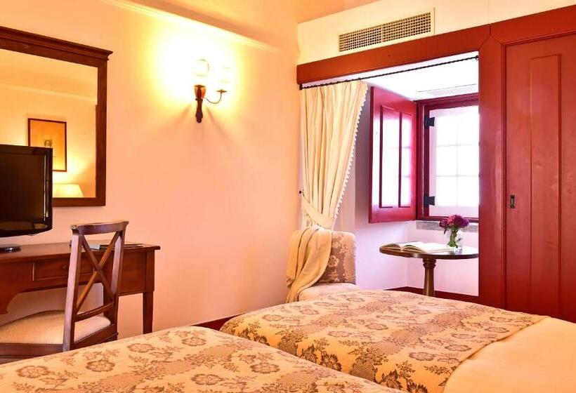 هتل Pousada Convento De Beja