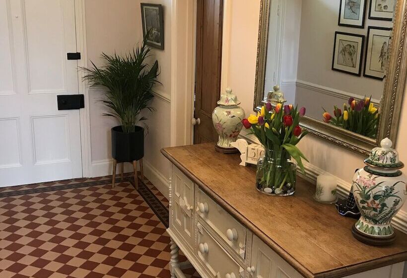 مبيت وإفطار Treveighan Farmhouse