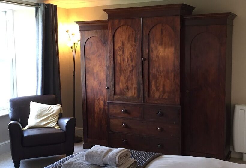 مبيت وإفطار Treveighan Farmhouse