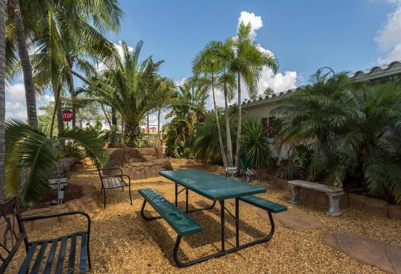 Green Seas Motel