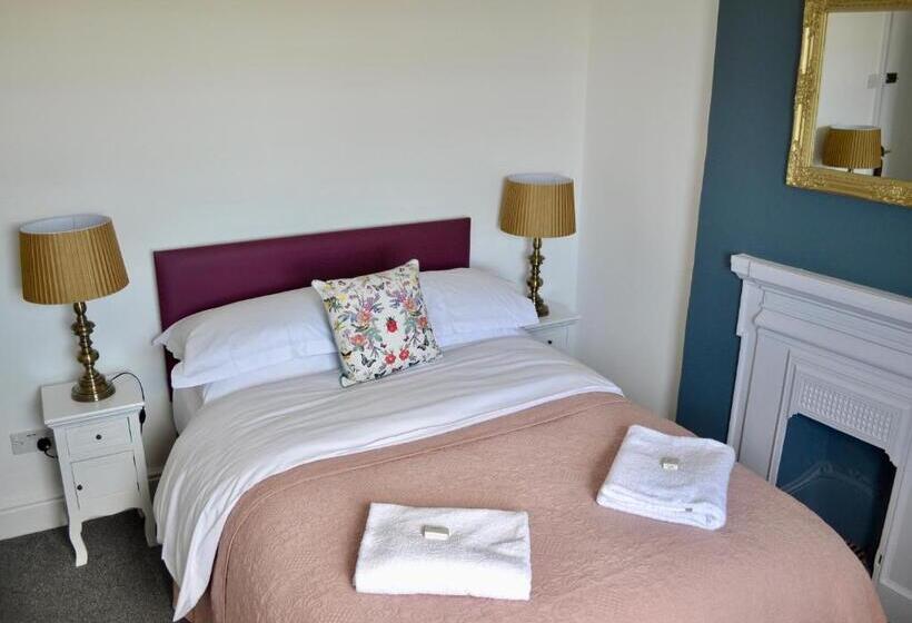 פונדק The Nags Head   Room Only Accommodation