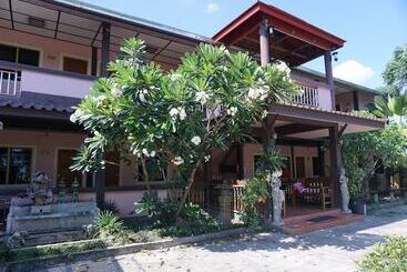 هتل Ban Poh Garden House