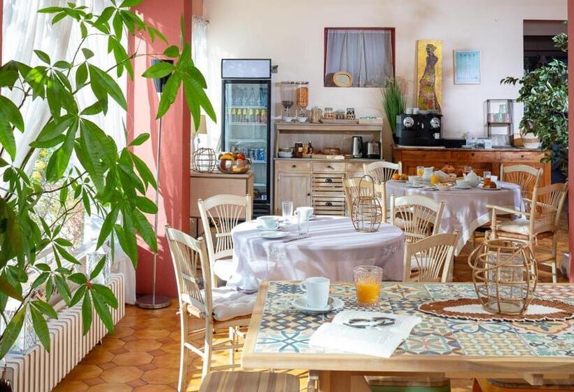 Отель Hôtel Le Castellan