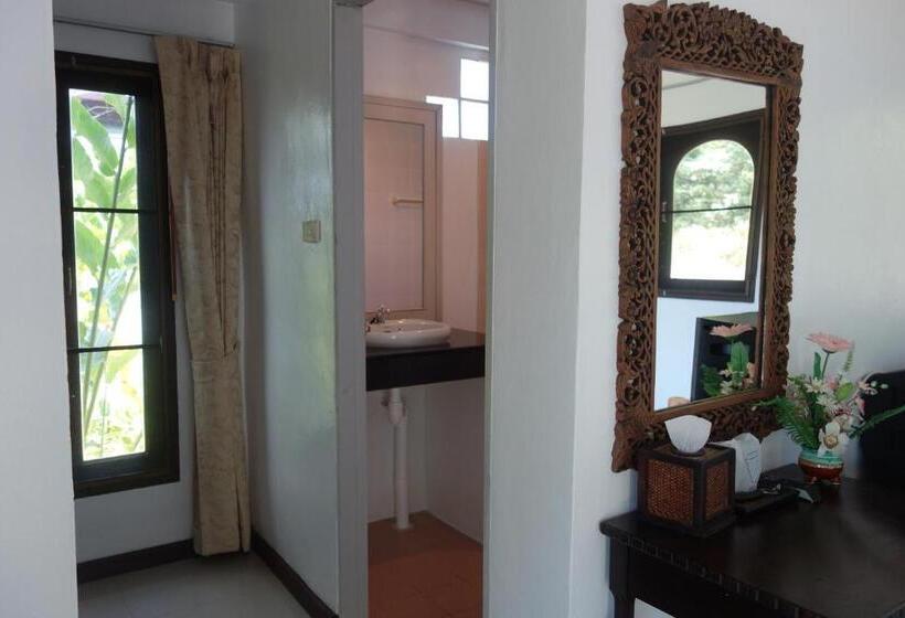 هتل Khaolak Hillside Villa