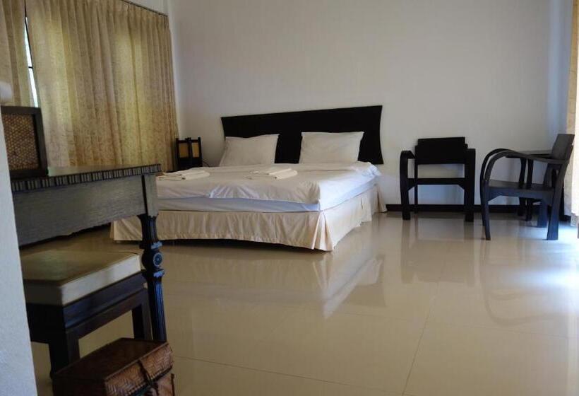 هتل Khaolak Hillside Villa