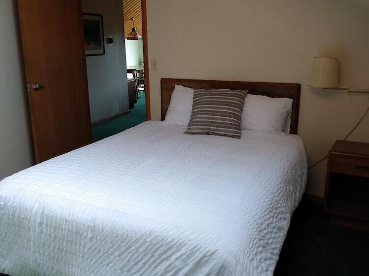 مُتل Sara Placid Inn & Suites