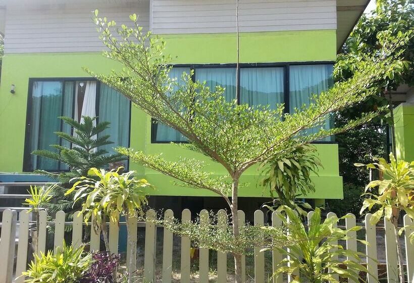 پانسیون The Tree Madauwan