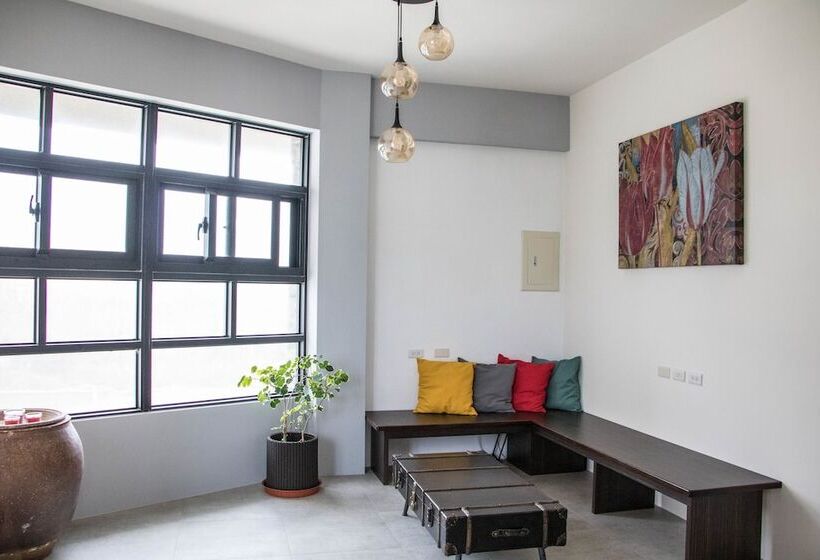 تختخواب و صبحانه Destination Inn